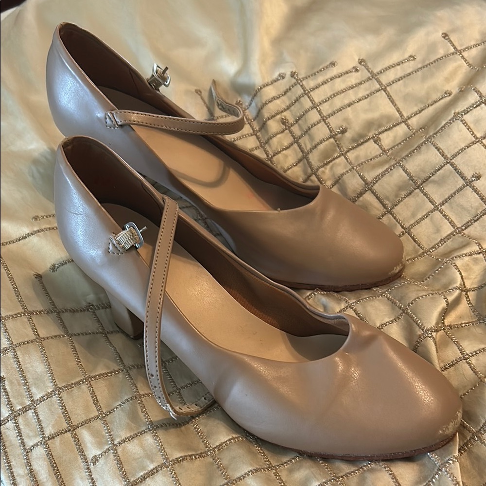 Character/Dance/Jazz Tan Classic Heels with Smooth Finish